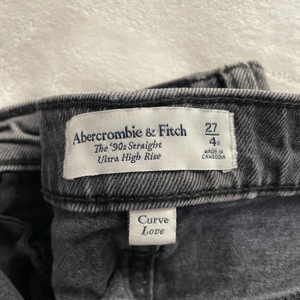 Abercrombie & Fitch Curve Love Ultra High Rise 90’s Straight Jeans